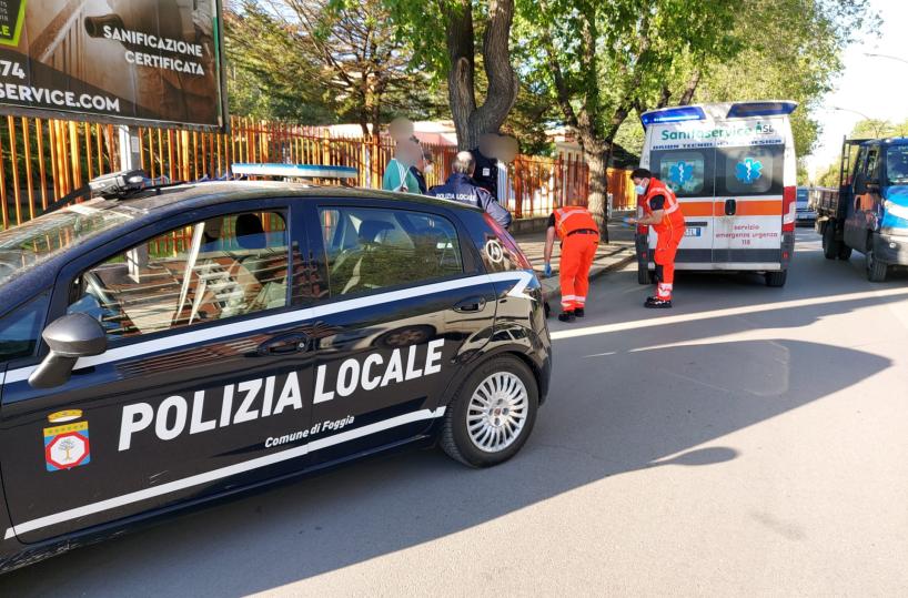 Foggia, uomo accasciato in strada viene soccorso: malore o investimento? Si indaga