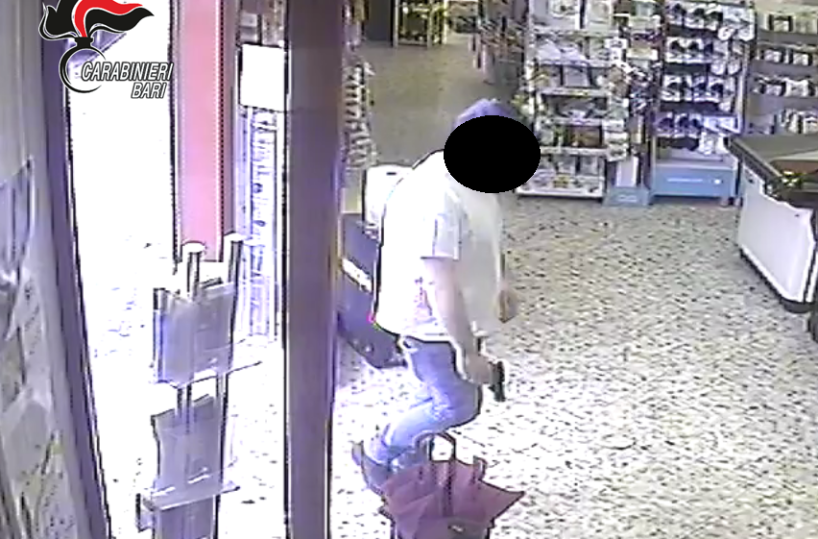 Triggiano, rapina supermercato con pistola giocattolo: arrestato 30enne