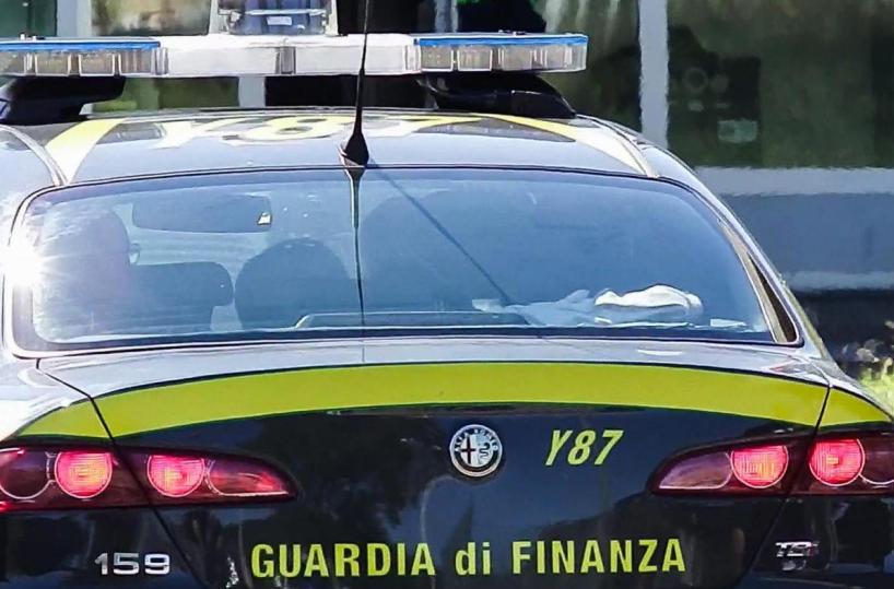 Estorsione, Gdf di Taranto arresta ex consigliere e ex assessore
