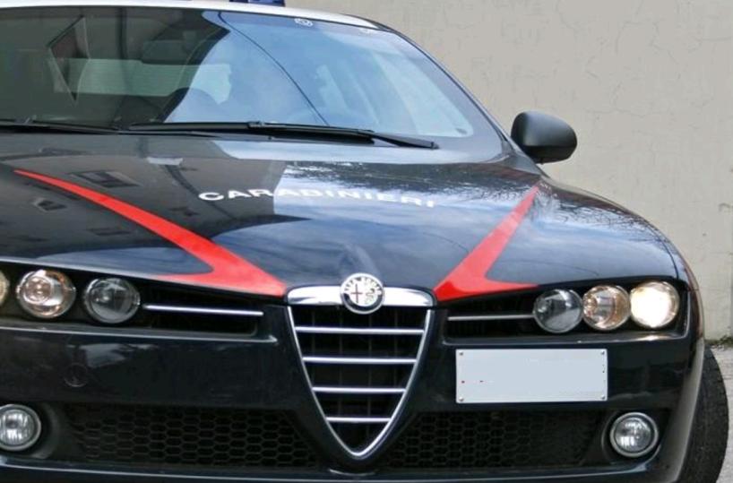 Carbonara, cadavere con ferite da arma da taglio abbandonato in un casolare: indagano i cc