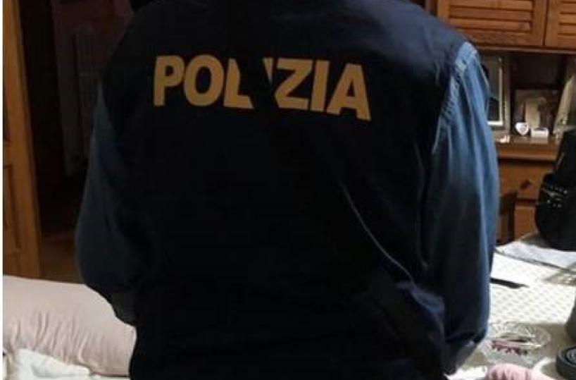 Taranto: prostituzione e false nozze per regolarizzare immigrati clandestini, 4 arresti