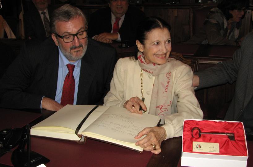 Morte Fracci, Emiliano ricorda l'impegno per la riapertura del Teatro Petruzzelli