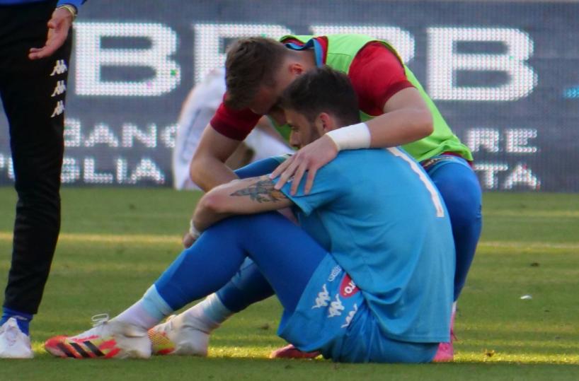 Bari, tifosi insorgono sul web: bersagliati Antenucci, Frattali e Di Cesare