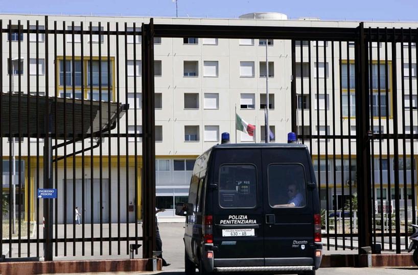 Lecce, aggressione in carcere: poliziotto preso a bastonate con la scopa