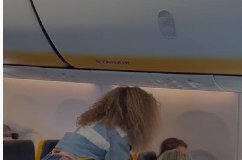 Bari, denunciata passeggera di Bari sul volo «movimentato» di ritorno da Ibiza