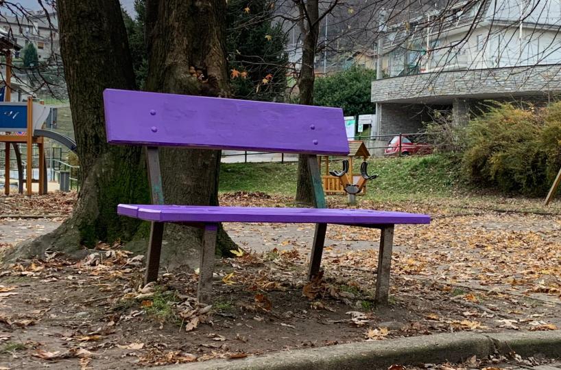 A Triggiano arriva la panchina viola della gentilezza