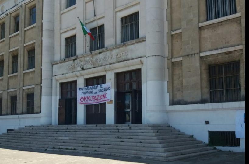 Bari, Occupazione al «Flacco»?  Sì, ma è il ciak della serie Tv