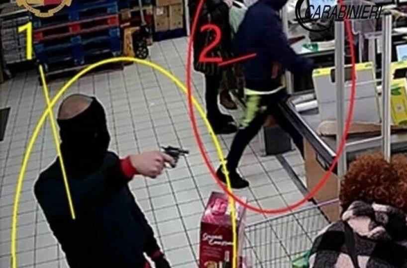 Grottaglie, polizia e carabinieri identificano rapinatori seriali