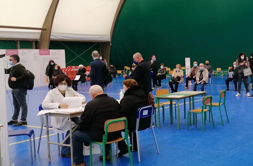 Andria, code all’hub per un falso open day per le vaccinazioni 