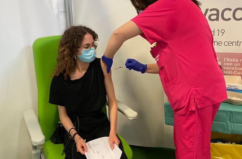 Vaccini, in Puglia metà dei vaccinabili ha ricevuto la prima dose