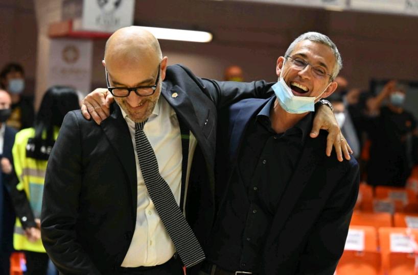Il mondo magico di Vitucci, il «forzato» del canestro