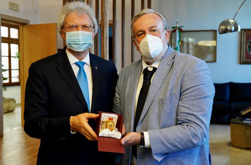 Puglia, Emiliano incontra l'ambasciatore russo Razov