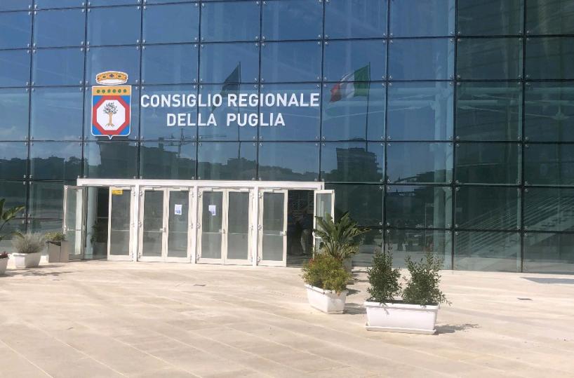 Regione Puglia, chiusa l'indagine sulle plafoniere d'oro