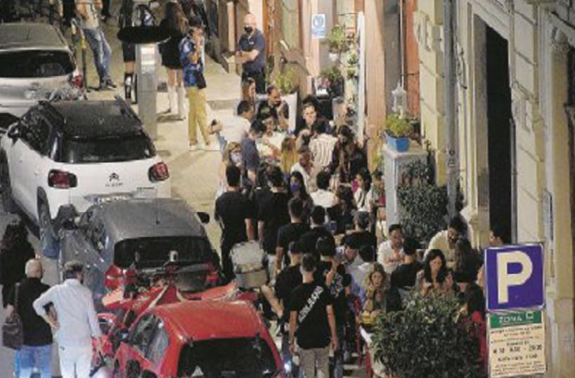 Bari, discoteca a cielo aperto nel quartiere Umbertino