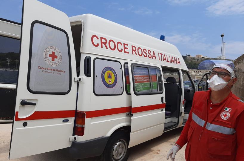 Lecce,  volontari croce rossa