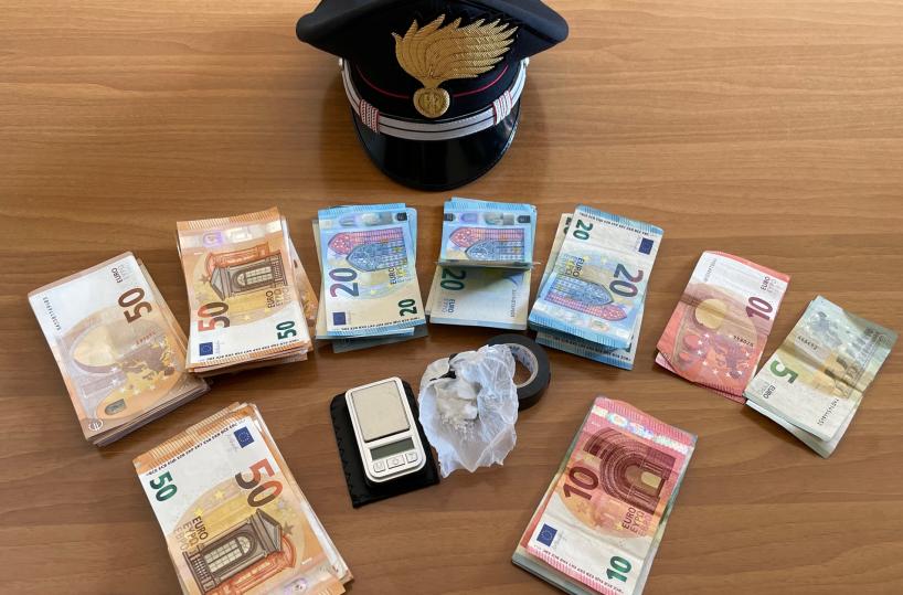 Statte, droga nel mobile della cucina: arrestato