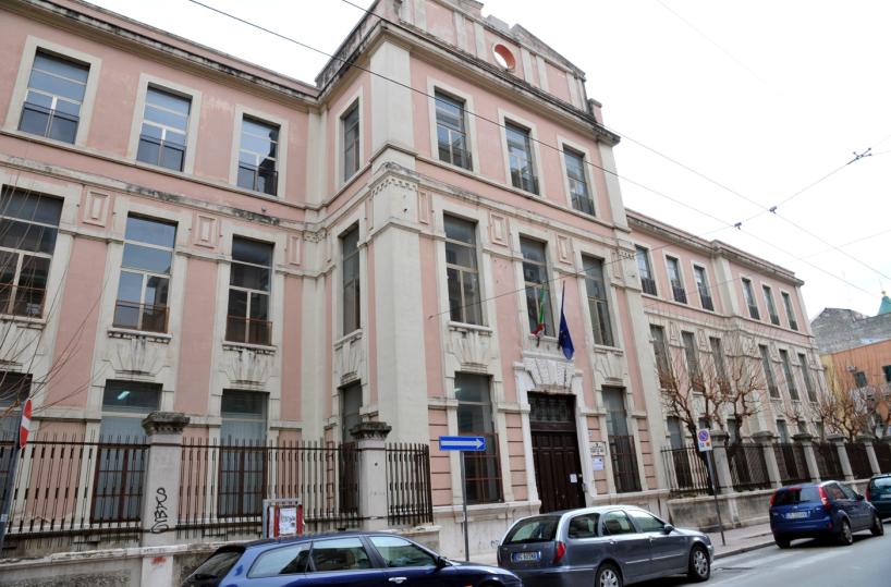 Chiusura della scuola «Del Prete»: adesso è scontro politico a Bari