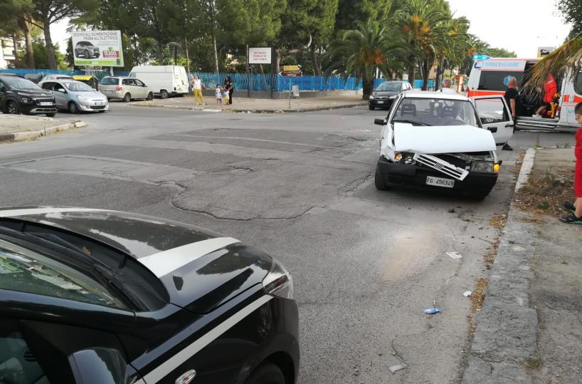 Foggia, scontro tra due auto in viale Kennedy: ci sarebbero dei feriti