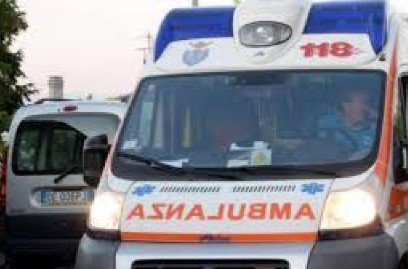 Lecce, bimba 10 anni precipita dal secondo piano: salvata da un passante, non è in pericolo di L'vita