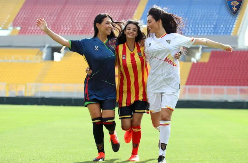 Sulle nuove maglie del Lecce tifo, tradizione e Santa Croce
