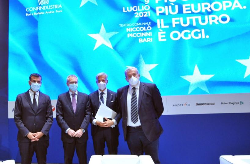 Ilva, cozze e carbone: è scontro su Taranto
