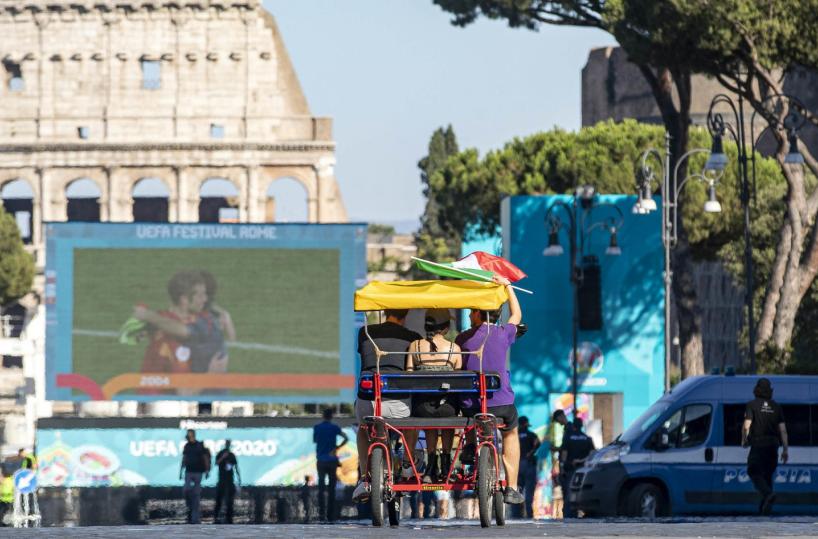 Europei, marcia indietro dei sindaci: niente maxi schermi