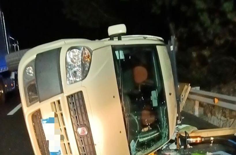 Rosamarina, auto si ribalta su un fianco: 4 feriti, tra loro un bimbo di 3 mesi