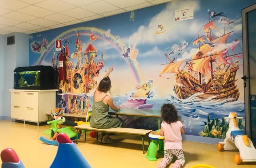 Gallipoli, sui muri di Pediatria arrivano i disegni Disney: «Così si umanizza il reparto»