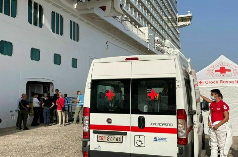 Migranti soccorsi da nave da crociera: in 34 sbarcheranno sulla diga di Brindisi
