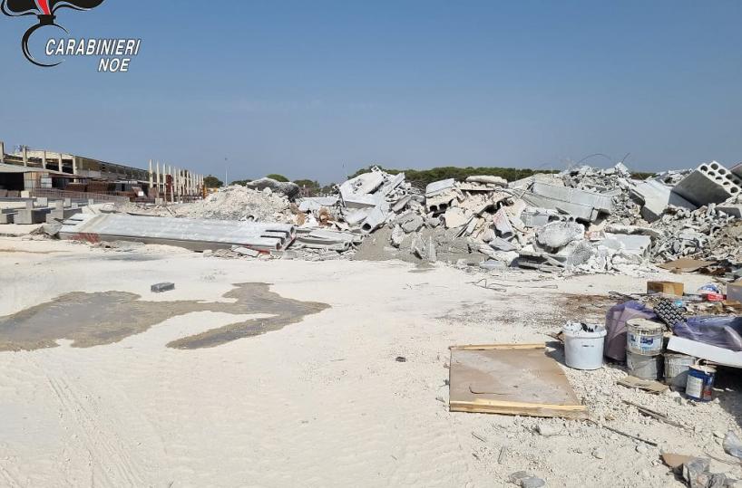 Oria, nella fabbrica di manufatti una discarica abusiva: titolare nei guai