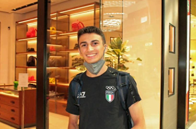 Dell'Aquila a Brindisi abbraccia famiglia: «Non vedevo l'ora»