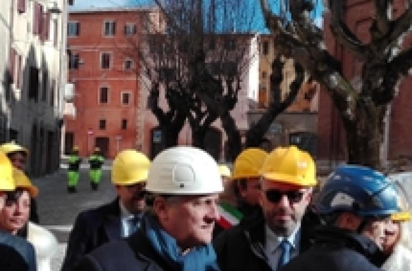 Tajani incontro sfollati, visita Arquata