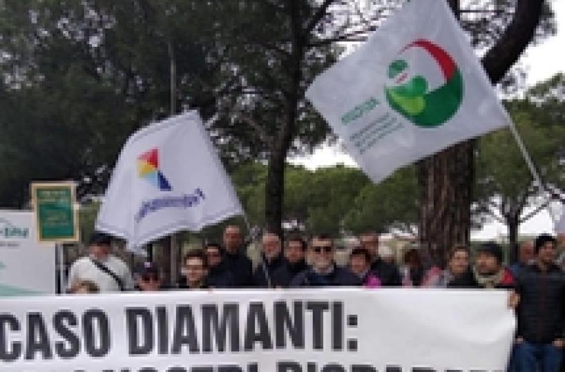 Banco Bpm: protesta sul caso diamanti