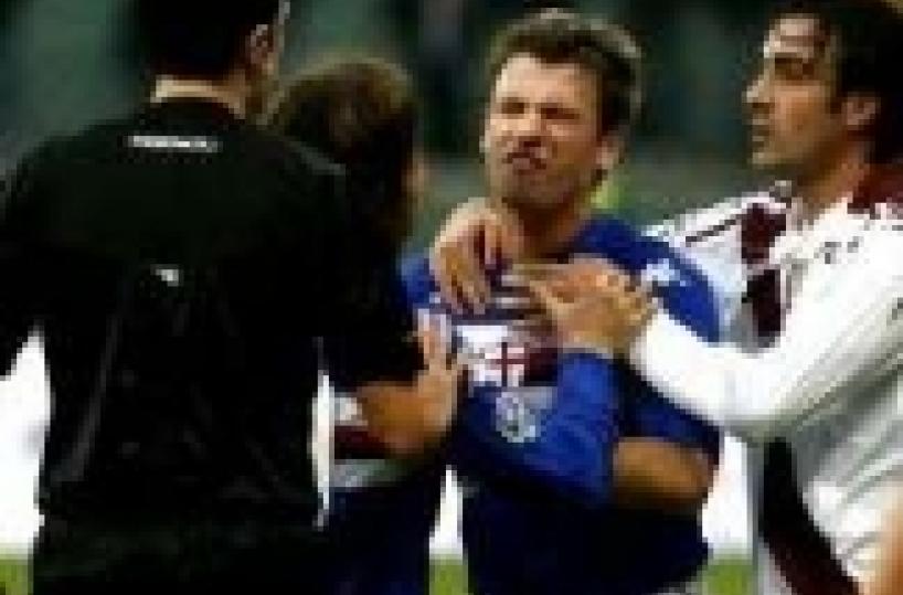 Calcio - Cassano insulta l'arbitro
