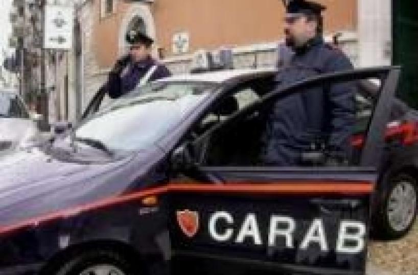 Litiga con i genitorie spara: denunciato