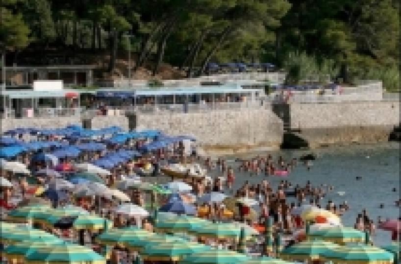 Il mare si sporca  Maratea si svuota
