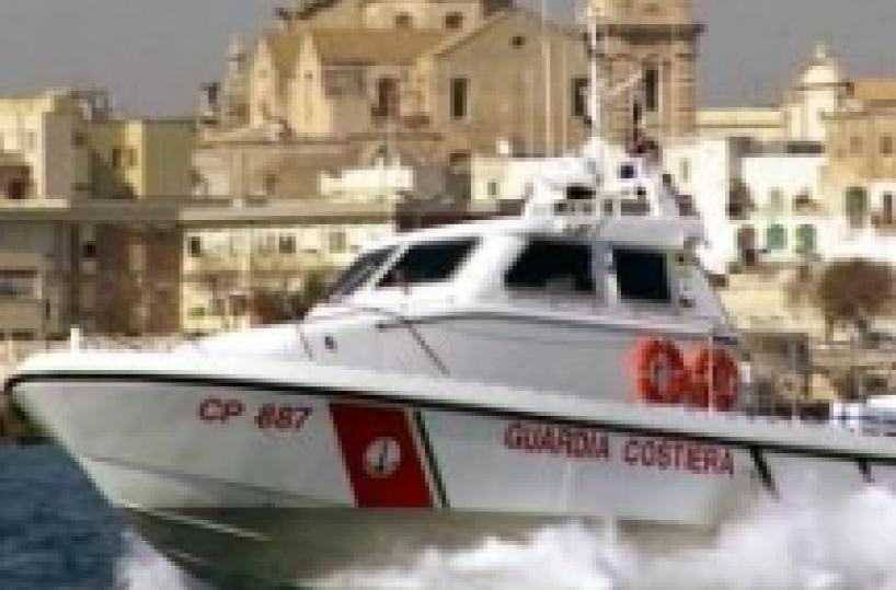 Spiaggetta privata in area vincolata denunciati a "Torre Inserraglio"