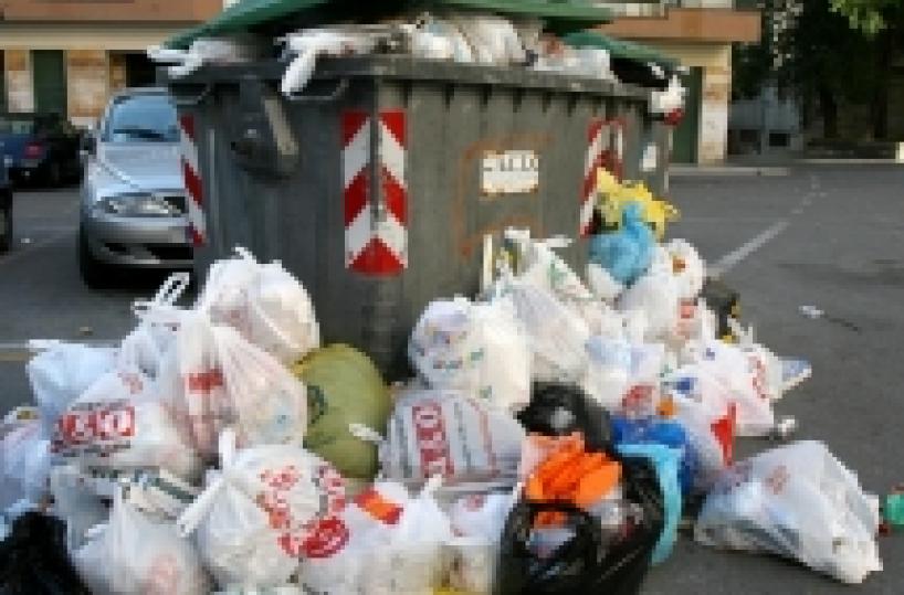 Caos rifiuti a Brindisisindaco sfratta la diitta