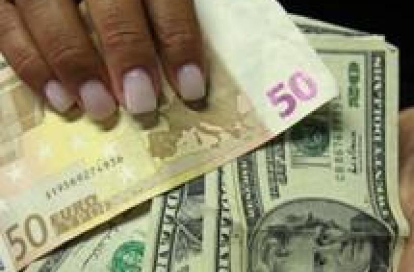 Euro apre stabile sopra 1,47 dlr
