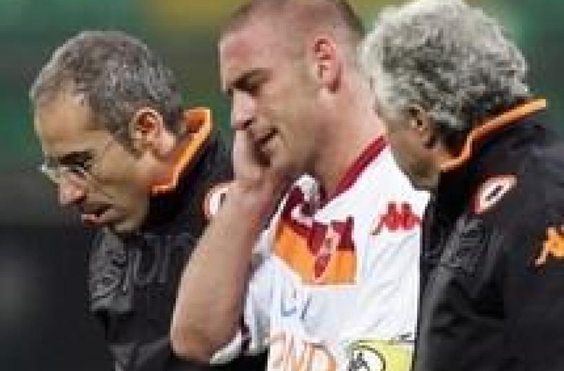 Roma, De Rossi ancora al Gemelli