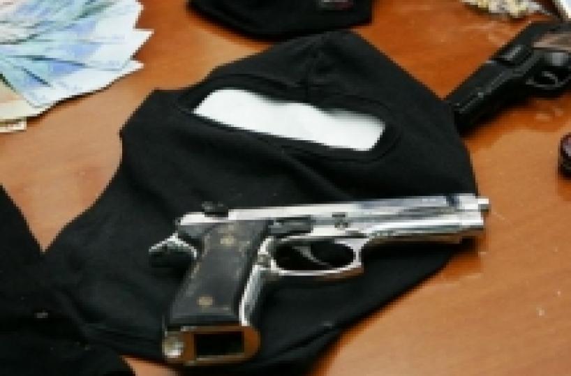 10 rapinatori in azione a Bitonto: bottino da 1 milione