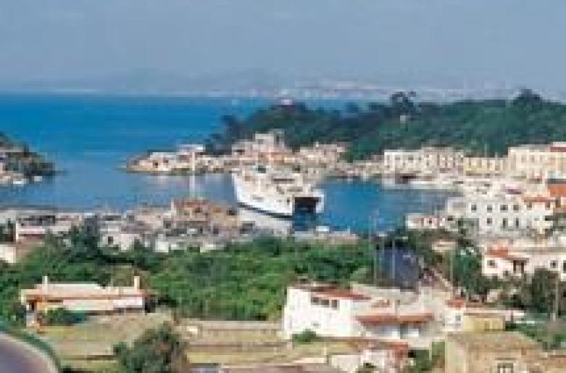 Abusivismo: in 3mila a corteo a Ischia