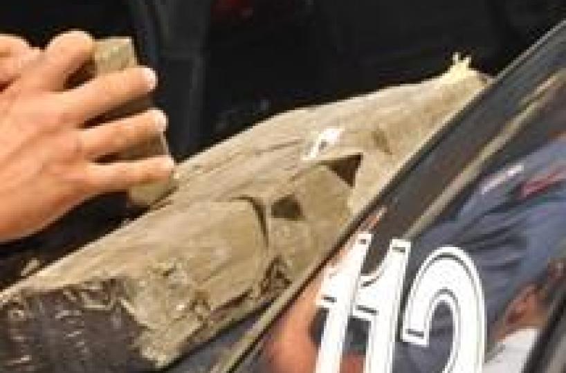 Preso con 87 chili di hashishfugge e sperona auto dei CC