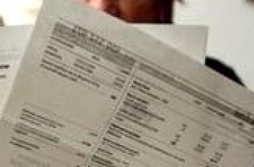 Bollette in una discarica abusiva multa da 600 euro a intestataria