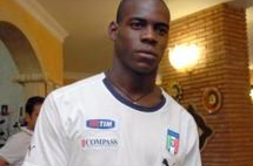 Razzismo contro Balotelli, la solidarietà del Lecce in un tweet