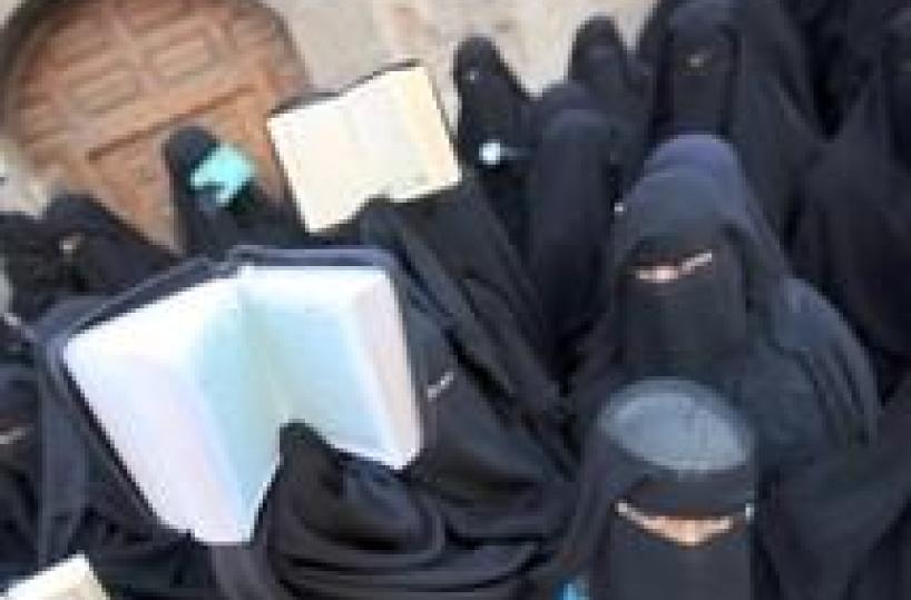 Yemen: donne contro nozze a 17 anni