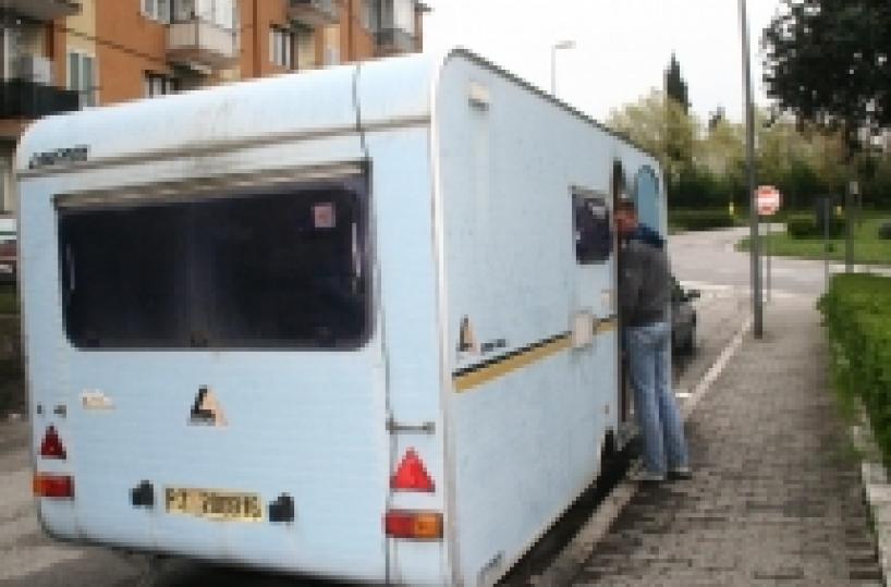 Potenza, Michele vive in roulotte. Da 30 anni in attesa di una casa