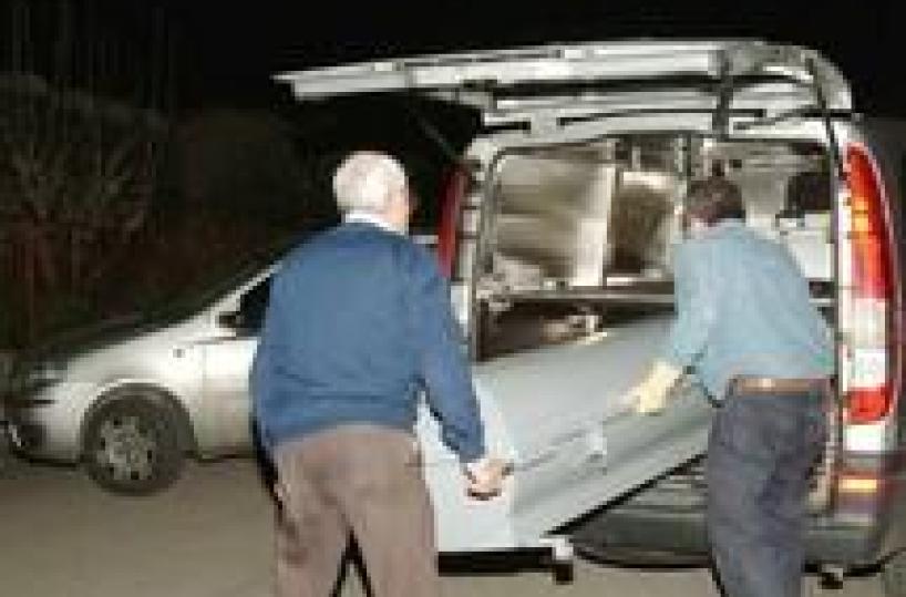 Si uccide dopo aver ferito il figlio