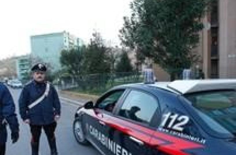 Dimentica borsa con 100.000 euro,trovata