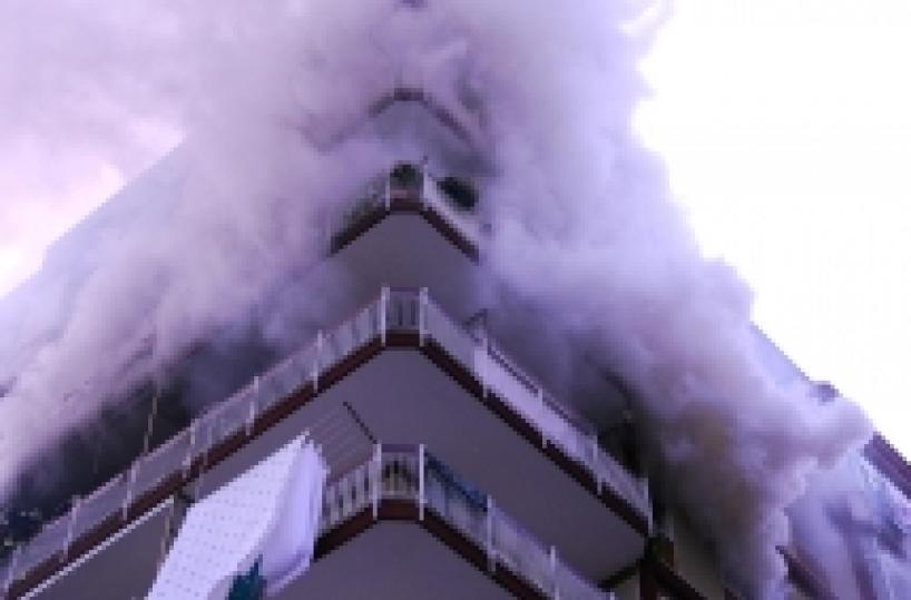 Incendio in un palazzo a Grumo: tanta paura ma nessun ferito